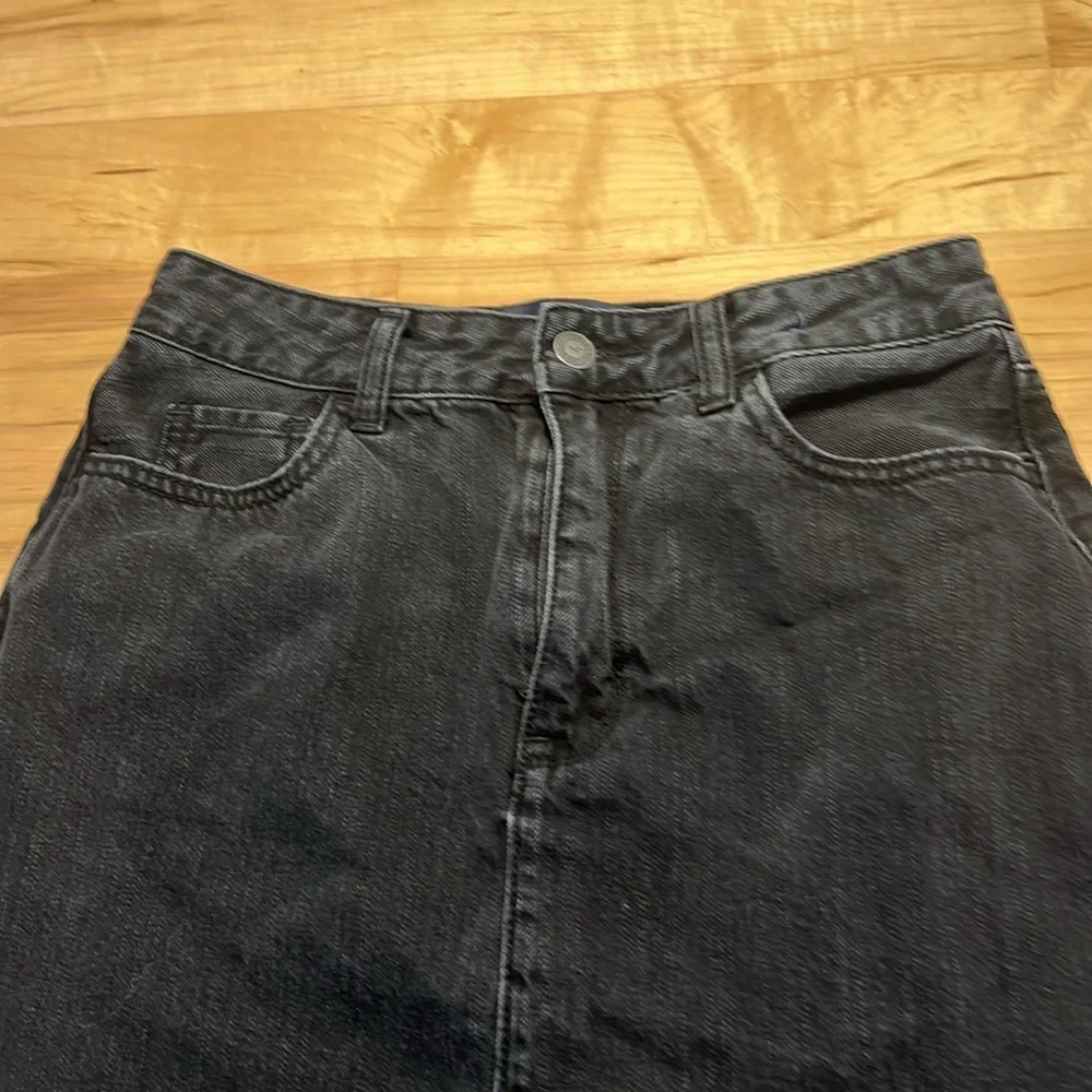 Hollister Black Ultra High-Rise Jean Skirt - size 27